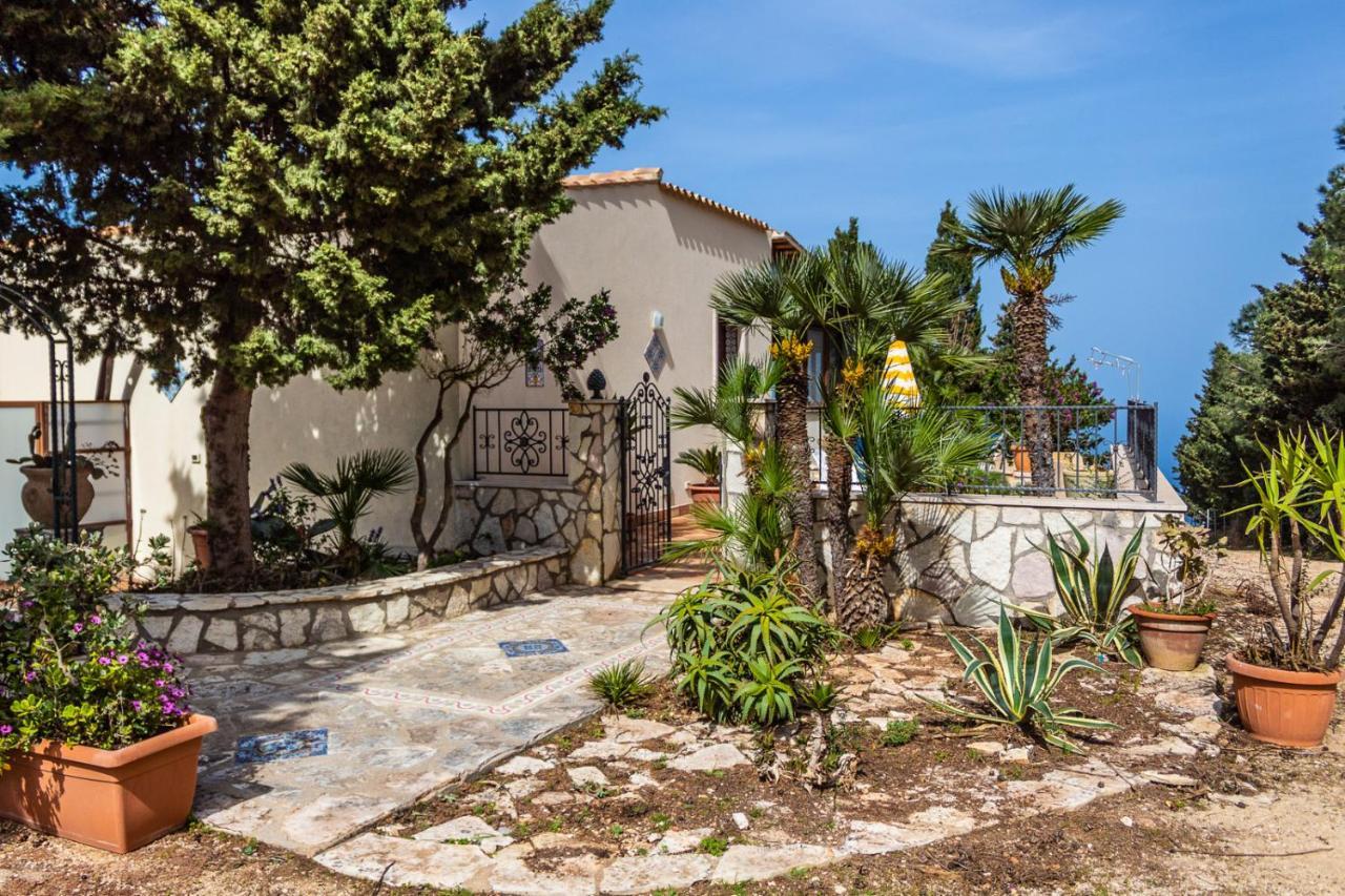 Villa Verde Con Vista Sul Mare San Vito Lo Capo Exteriör bild